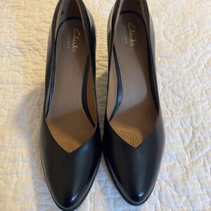 CLARKS Artisan Kadri Leah Black Leather Cuirass Pump size 8 M